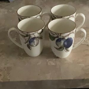 PORTMEIRION Nature’s Bounty Plum Set of Four Mugs